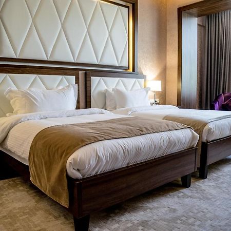 Garden Park Inn Almaty Esterno foto