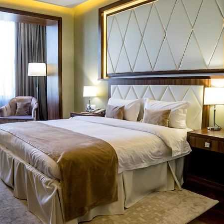 Garden Park Inn Almaty Esterno foto