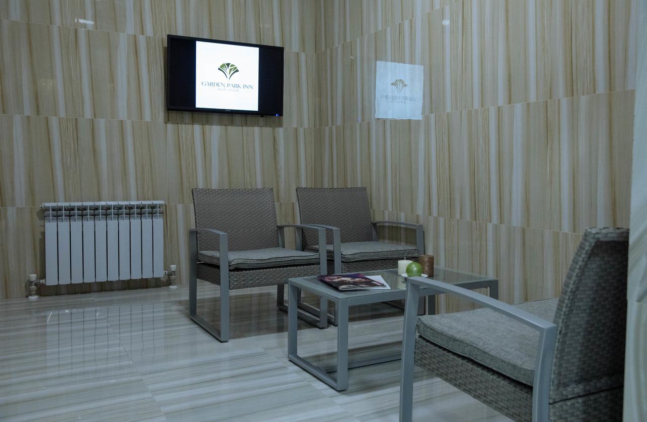 Garden Park Inn Almaty Esterno foto