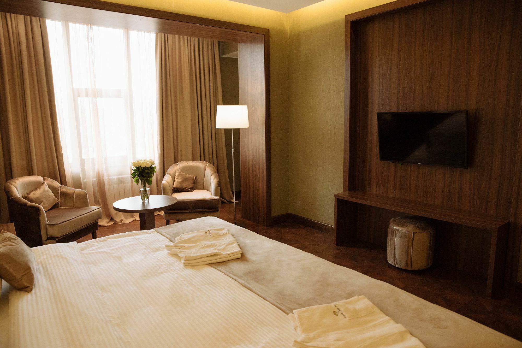 Garden Park Inn Almaty Esterno foto