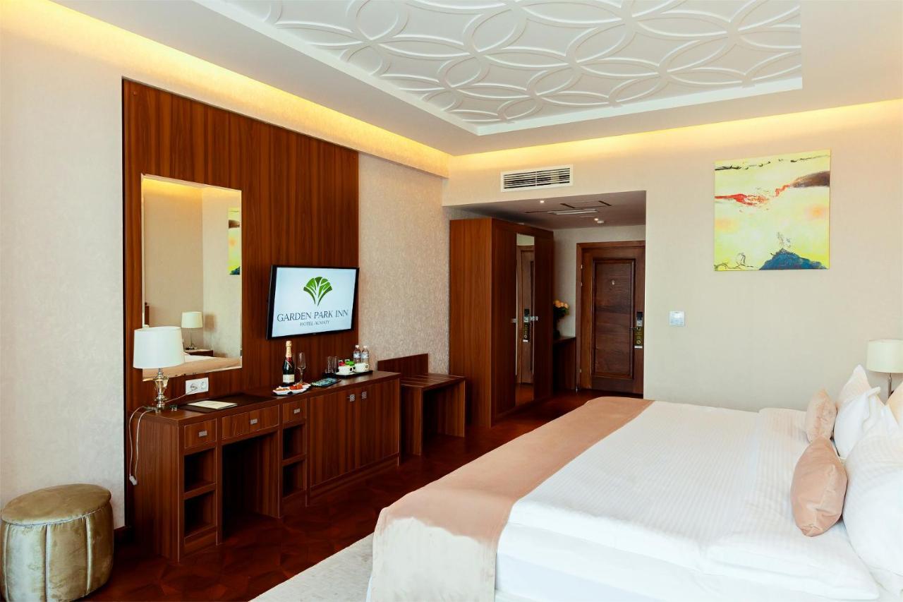 Garden Park Inn Almaty Esterno foto