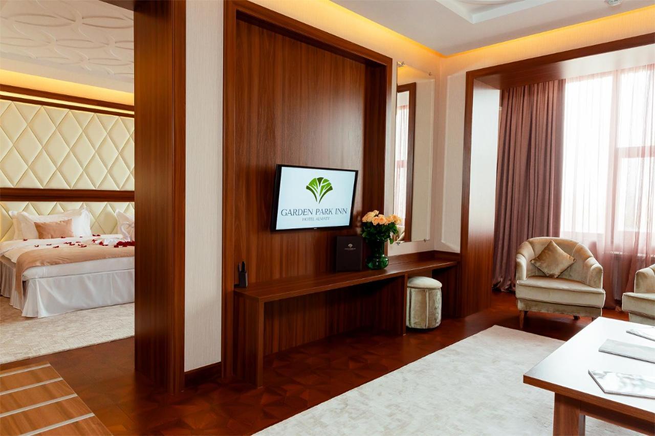 Garden Park Inn Almaty Esterno foto